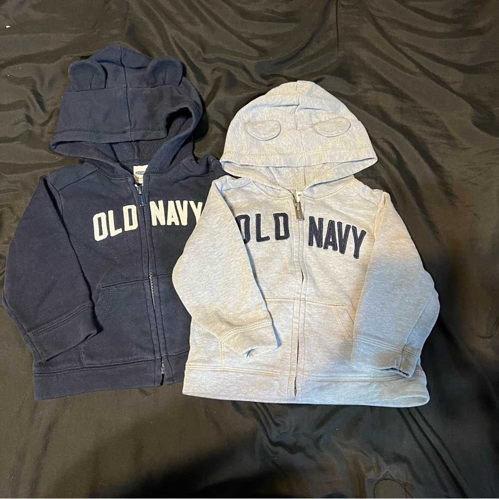 2 USED 6-12 MONTHS OLD NAVY TODDLER BOY ZIP UP SWEATER HOODIES